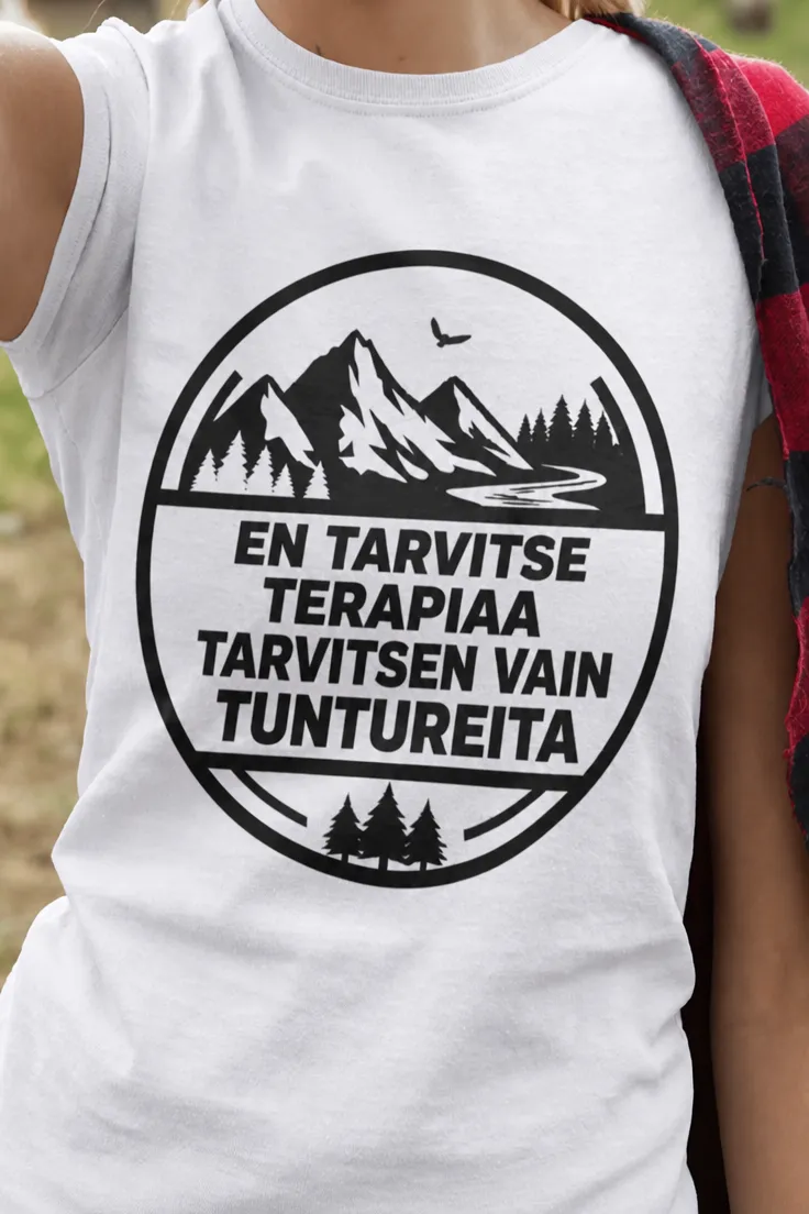 Hauska t-paita Tunturit terapian sijaan lahjaksi ulkoilusta ja tuntureista pitävälle
