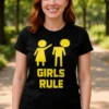 Hauska t-paita Tytöt määräävät, jossa teksti GIRLS RULE