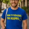 Hauska t-paita Tyttöystävä on huippu, jossa teksti MUN TYTTÖYSTÄVÄ ON HUIPPU.