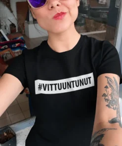 Hauska t-paita Vittuuntunut, jossa teksti #VITTUUNTUNUT