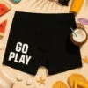 Hauskat bokserit Go play -lahjatuote tekstillä GO PLAY