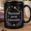 Tyylikäs muki tekstillä Maailman paras kummitäti, laventeli- ja kultasävyillä sekä pienillä taikatyyliä henkivillä tähdillä.