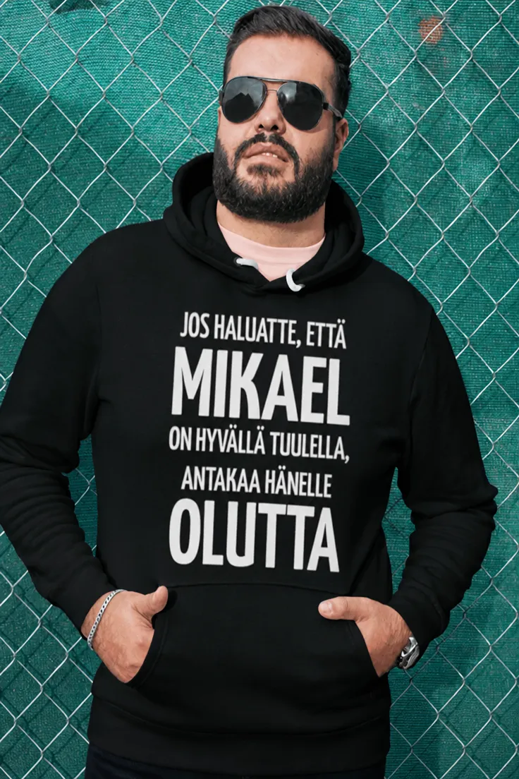 Villapaita Anna hänelle olutta nimellä, hauska lahjapaita Mikaelille olutaiheisella painatuksella